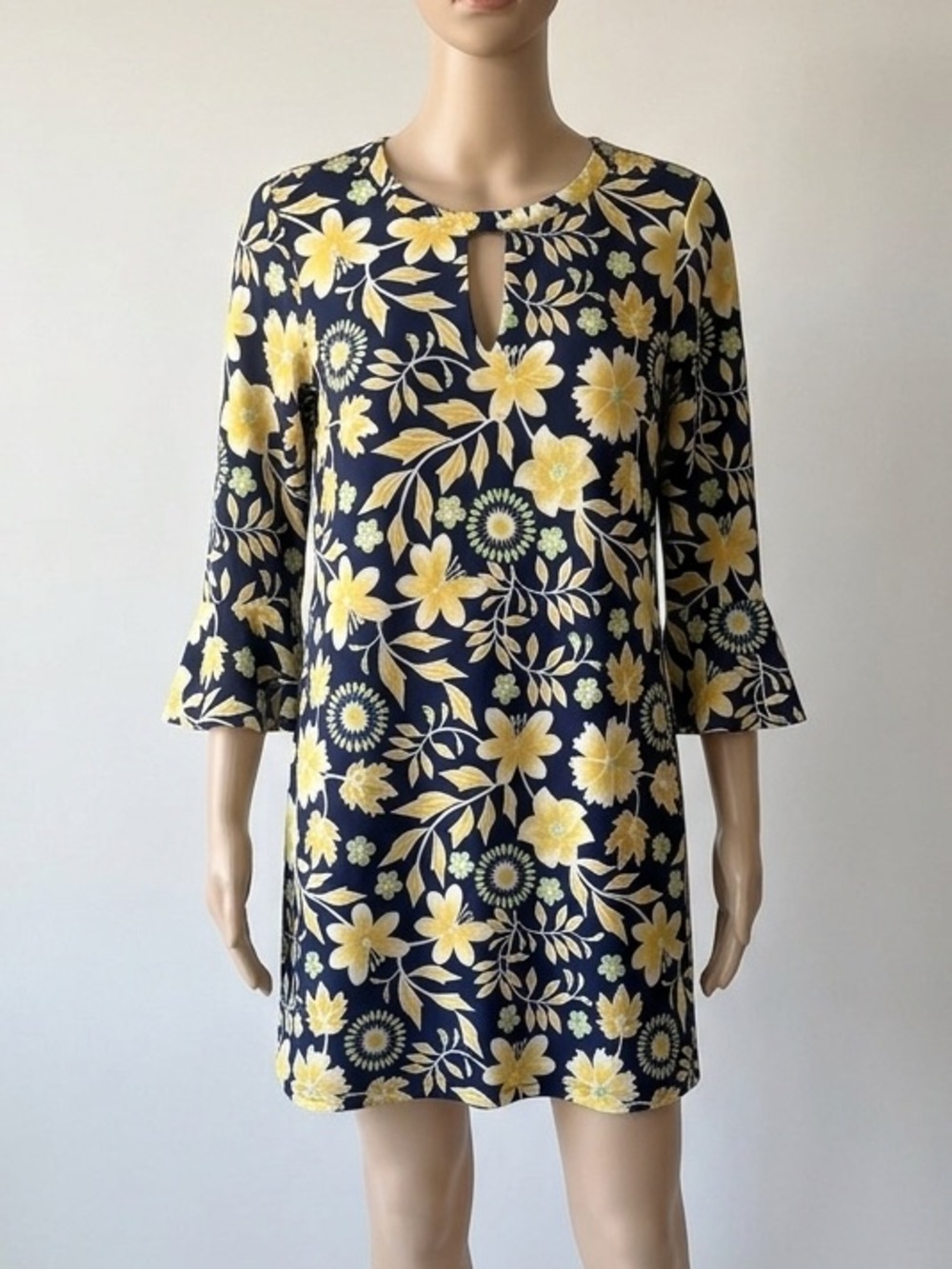 Beige by eci Navy and Yellow Floral Keyhole Shift Top